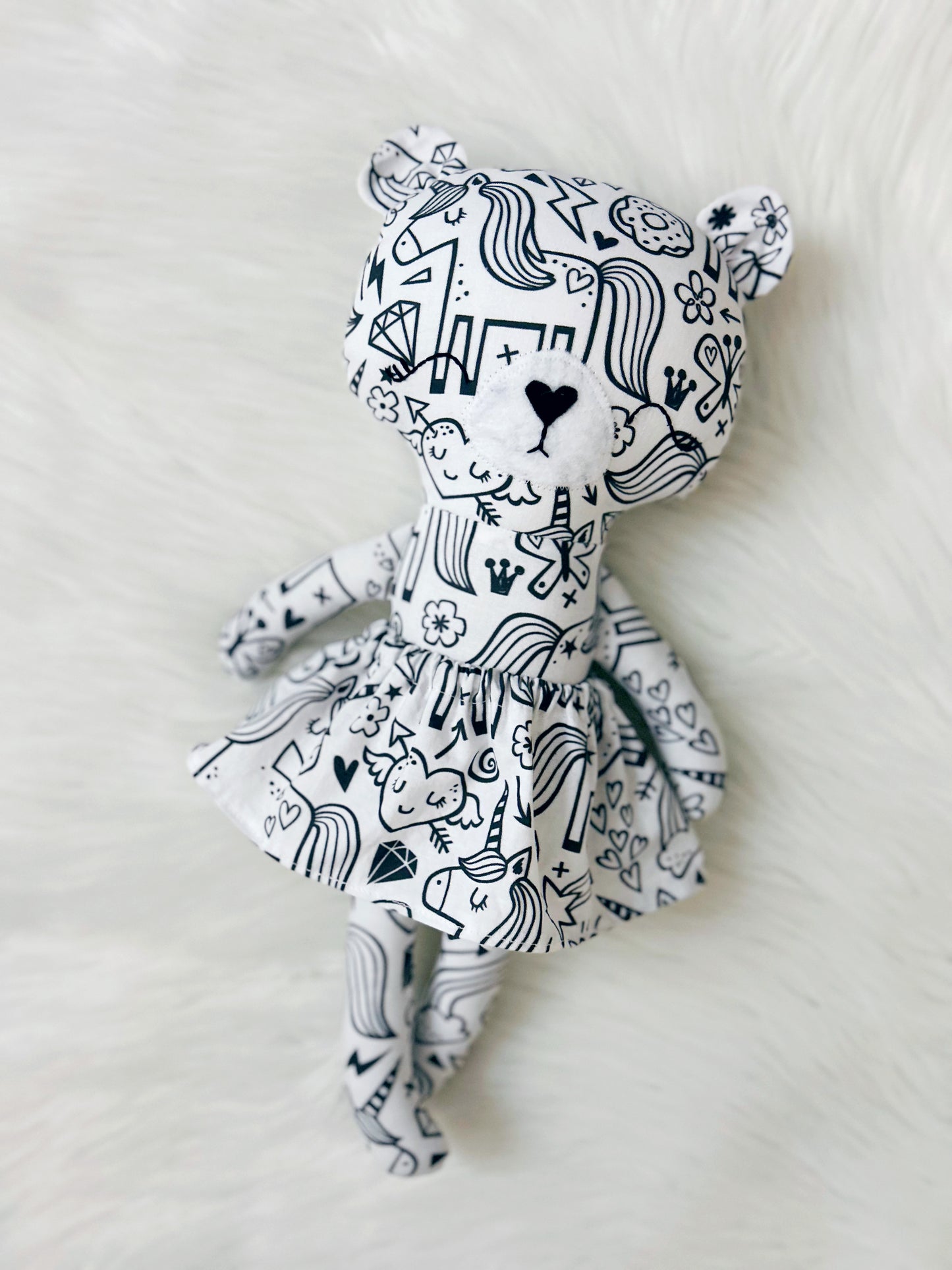 Scribbles Bear - Magie de la licorne avec un nez blanc