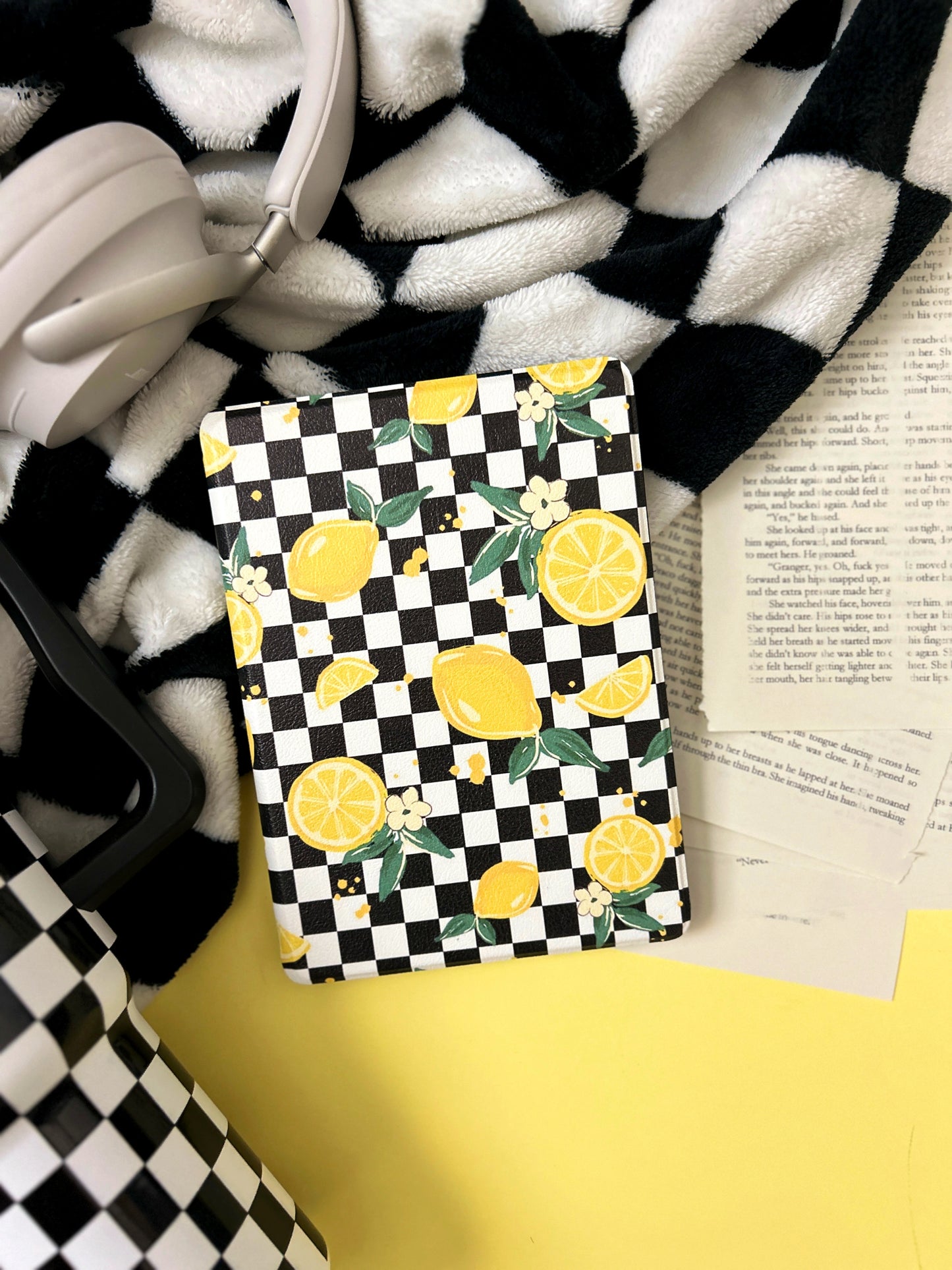 Kindle Case Cover for Kindle 6.8" Paperwhite OR Kindle 6" Basic - Checkered Lemons