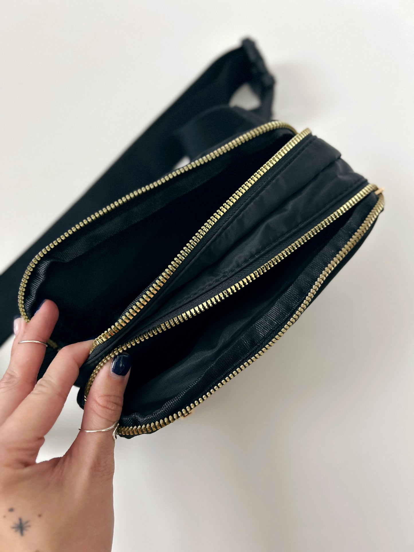 Little Lemon Crossbody Kindle Bag - Black