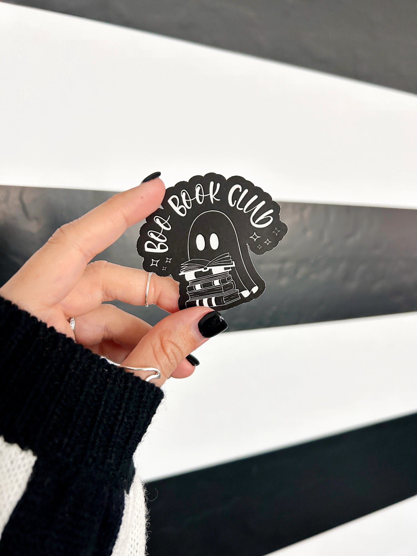 Autocollant Boo Book Club - Quatre options disponibles - Holographique - Noir + Blanc