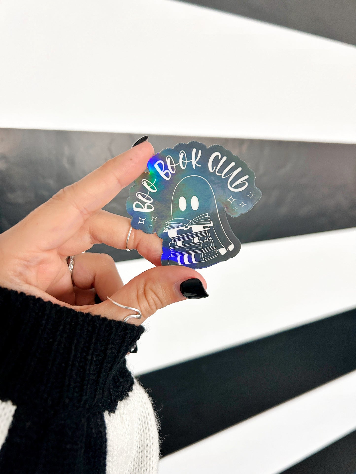 Autocollant Boo Book Club - Quatre options disponibles - Holographique - Noir + Blanc