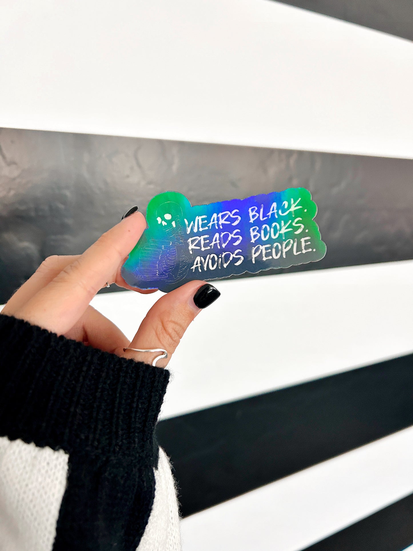 Porte un autocollant noir - Deux options disponibles - Holographique