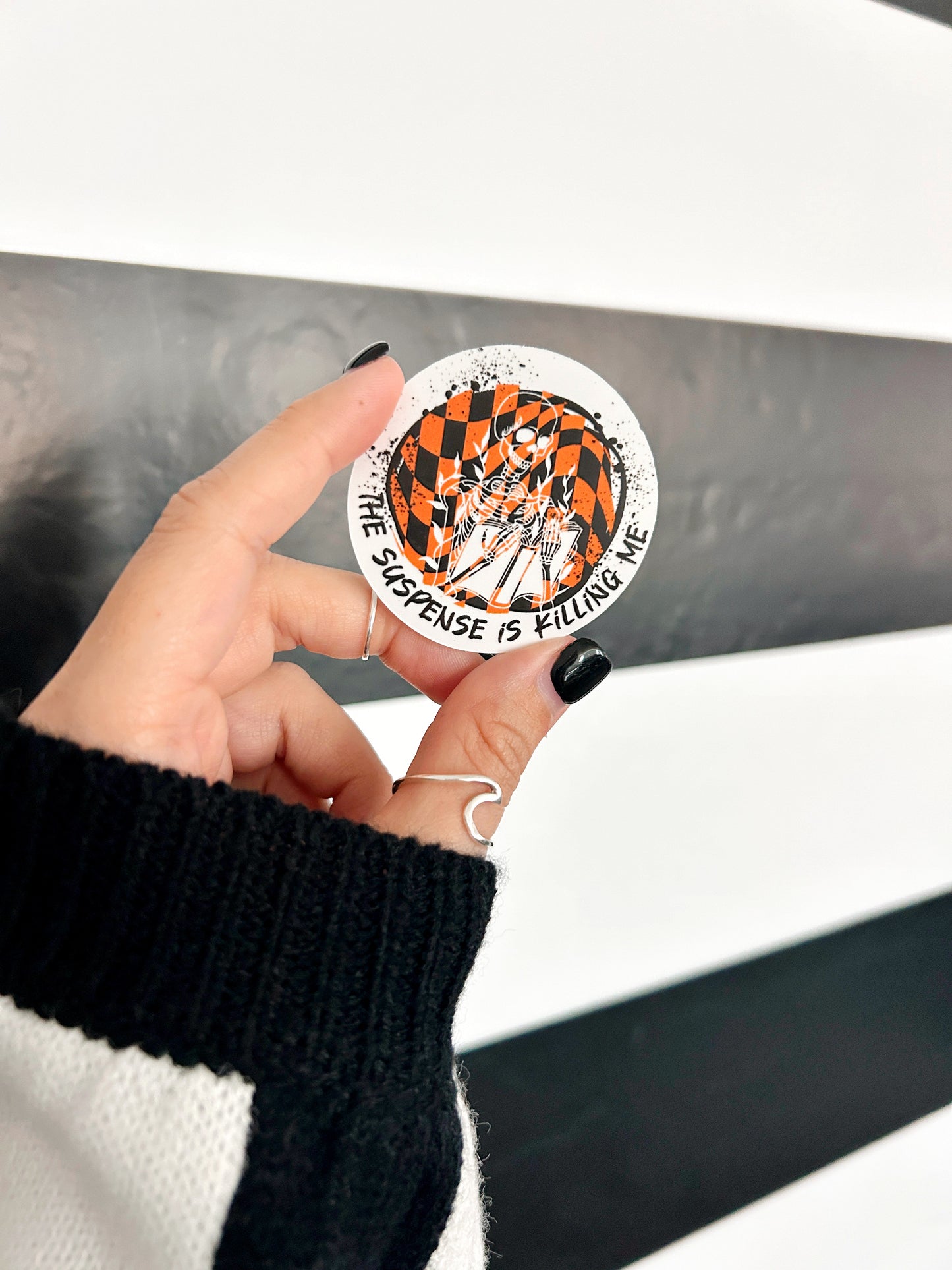 Sticker squelette à suspense - Deux options disponibles - Holographique - Blanc