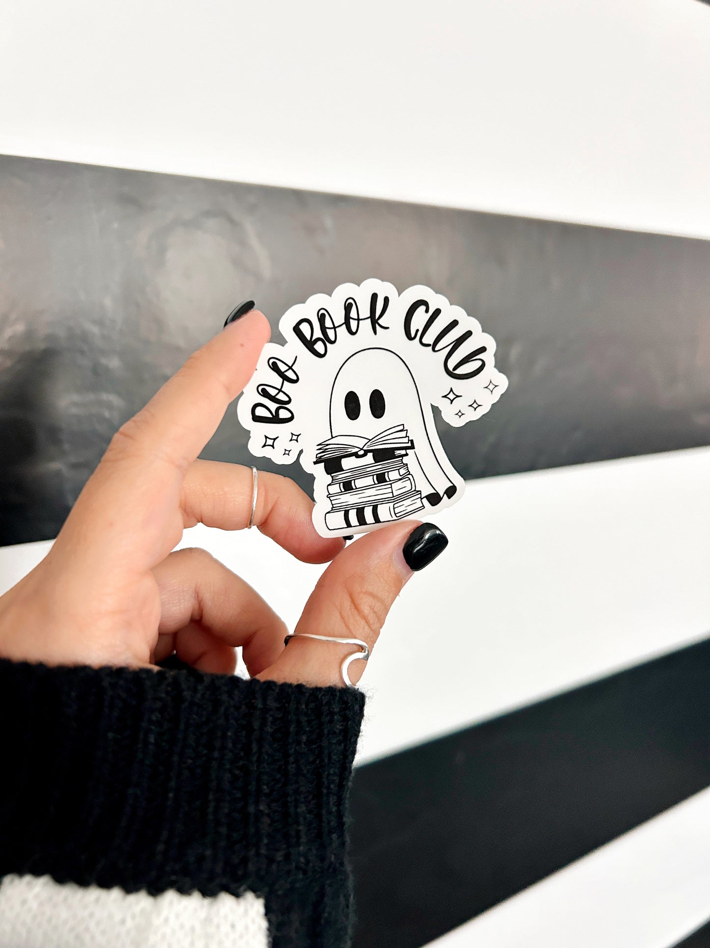 Autocollant Boo Book Club - Quatre options disponibles - Holographique - Noir + Blanc