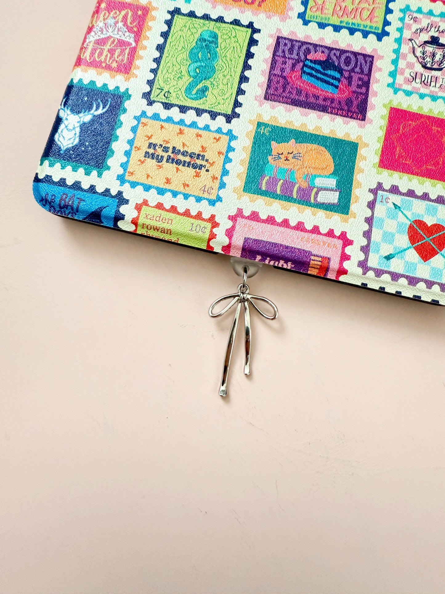 Kindle Dust Plug Charm - USB-C Kindle Charm - Silver Bow