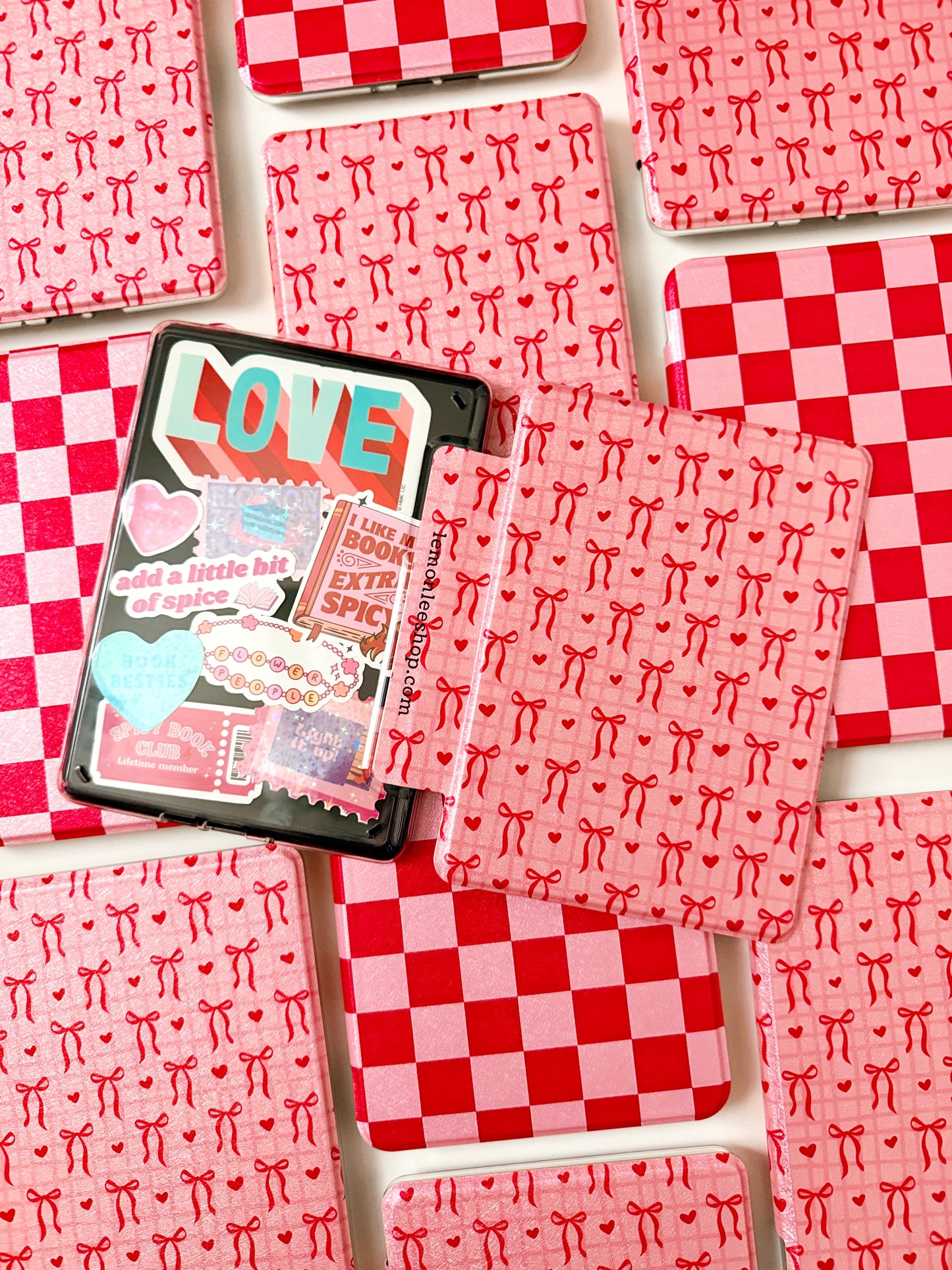 Étui Kindle The Best of Both avec dos transparent et sangle de protection - Classic Checkers - Kindle 6,8" Paperwhite