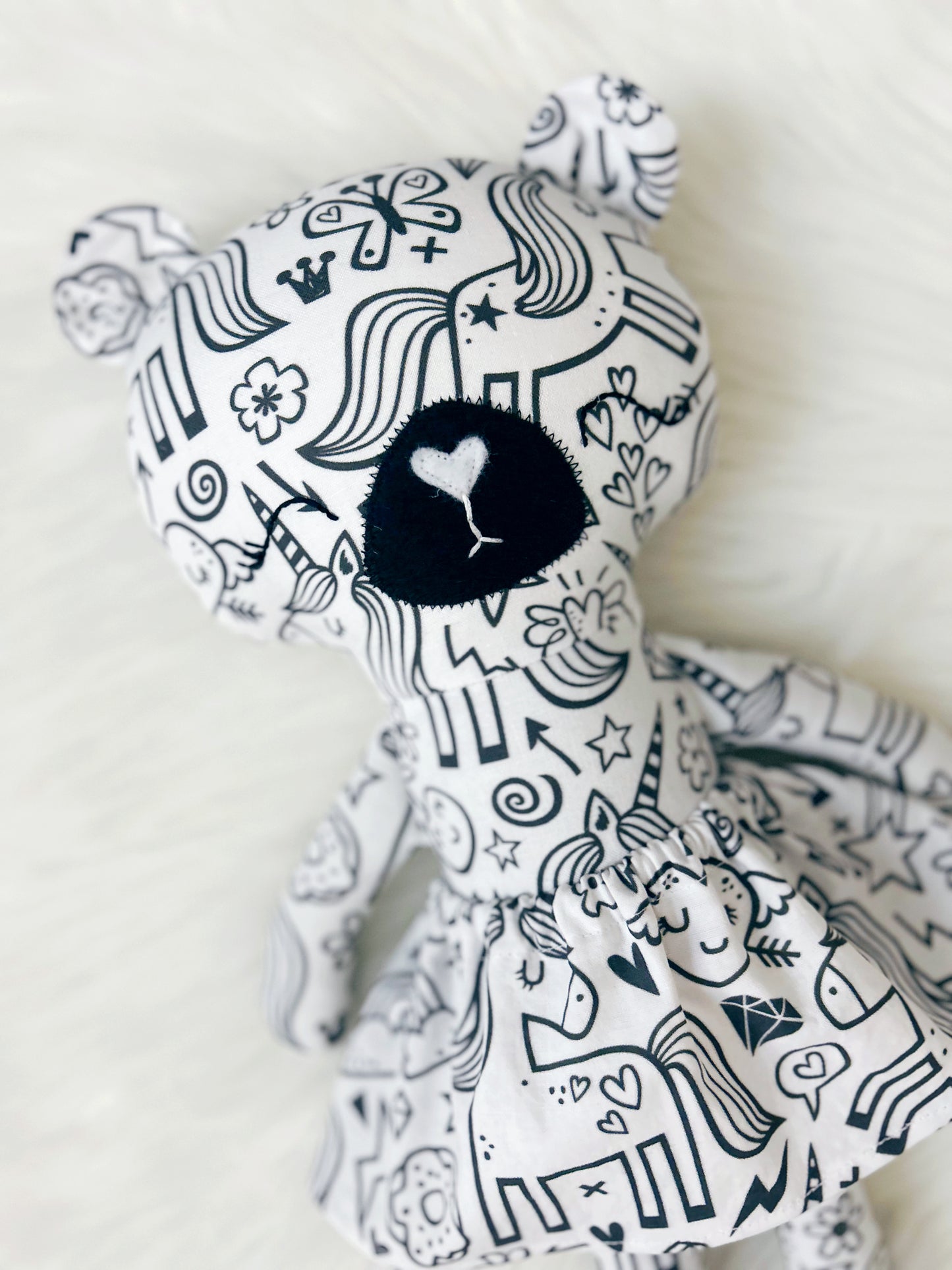 Scribbles Bear - Magie de la licorne avec un nez noir