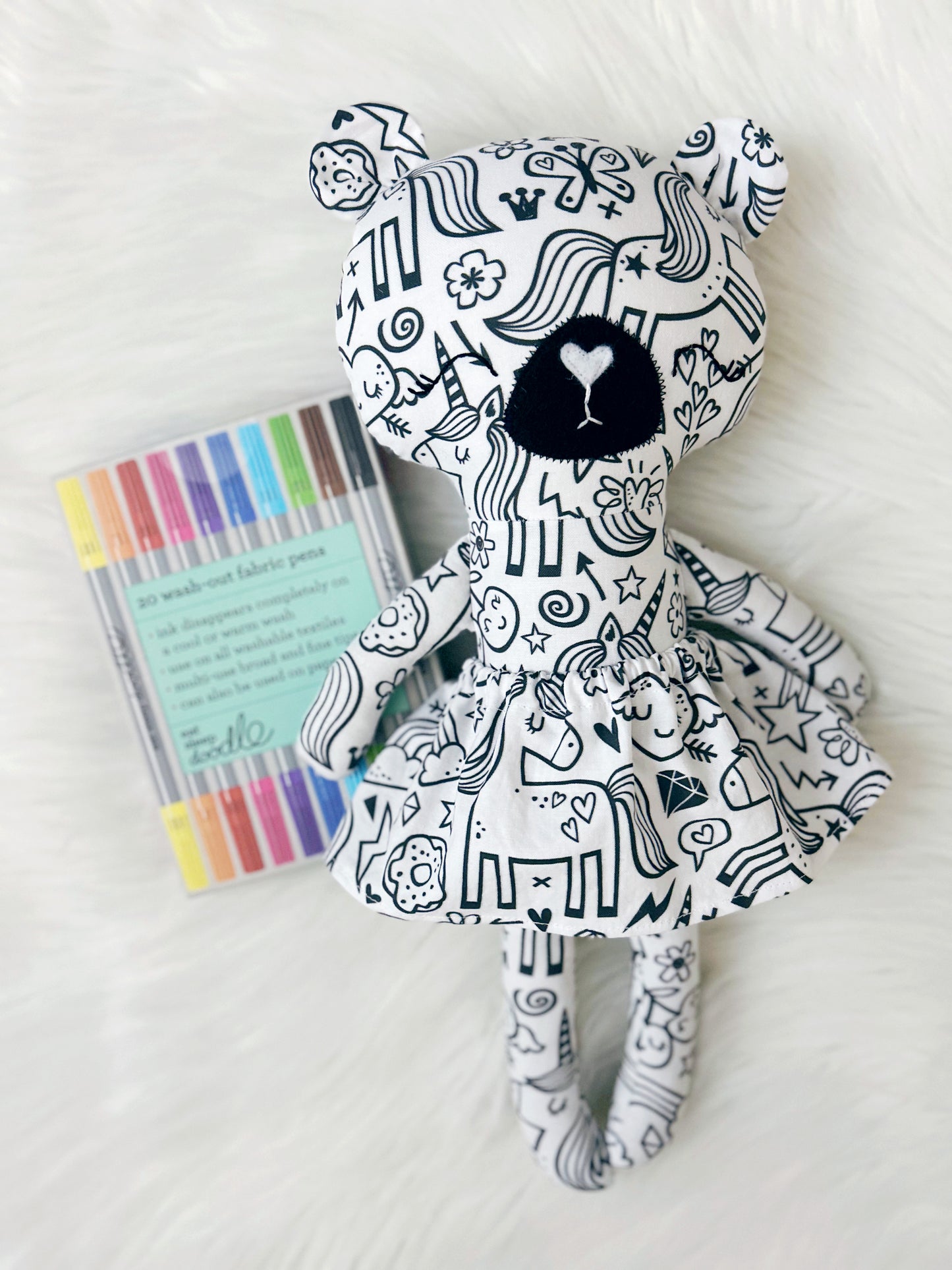 Scribbles Bear - Magie de la licorne avec un nez noir