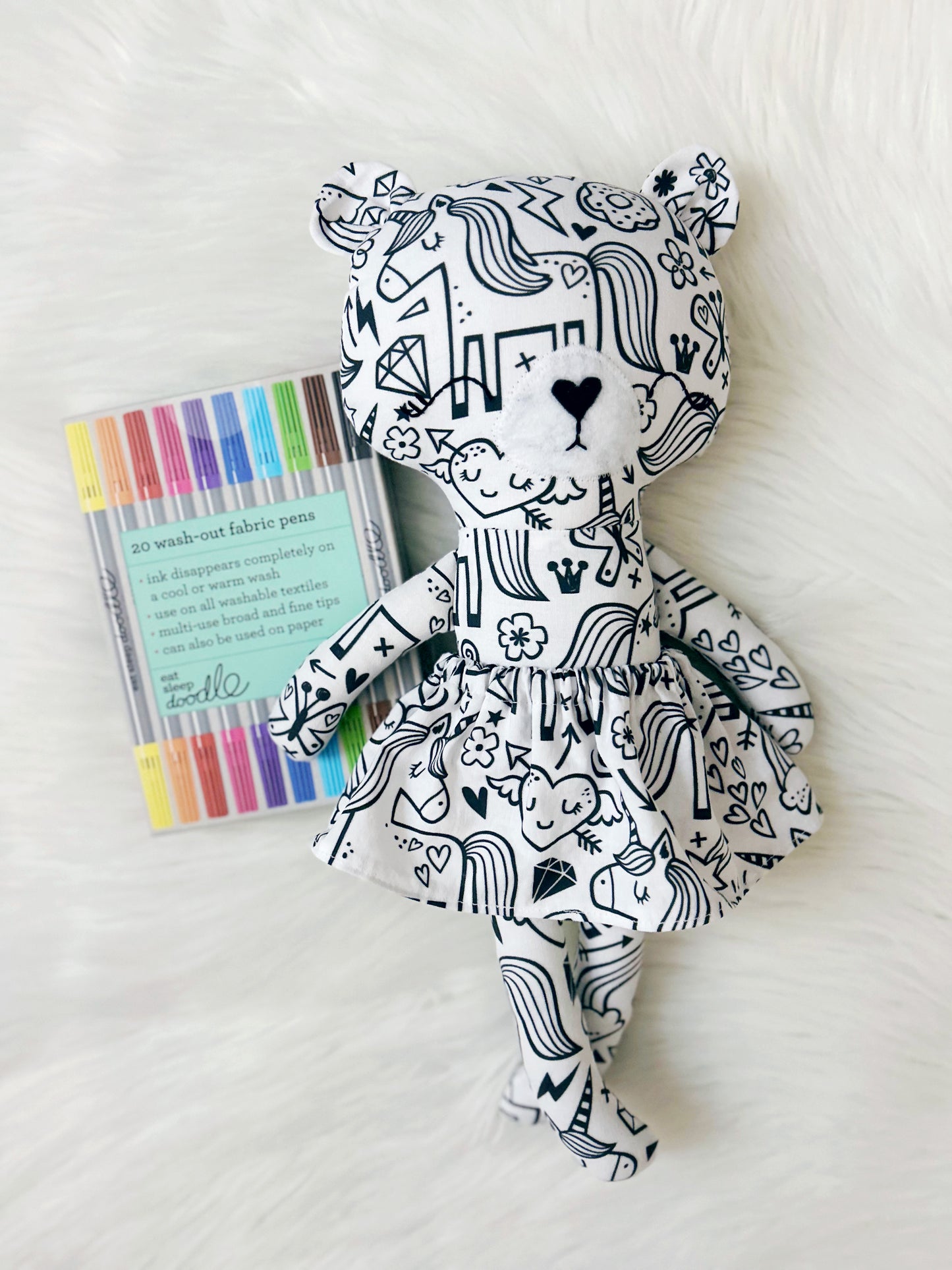 Scribbles Bear - Magie de la licorne avec un nez blanc