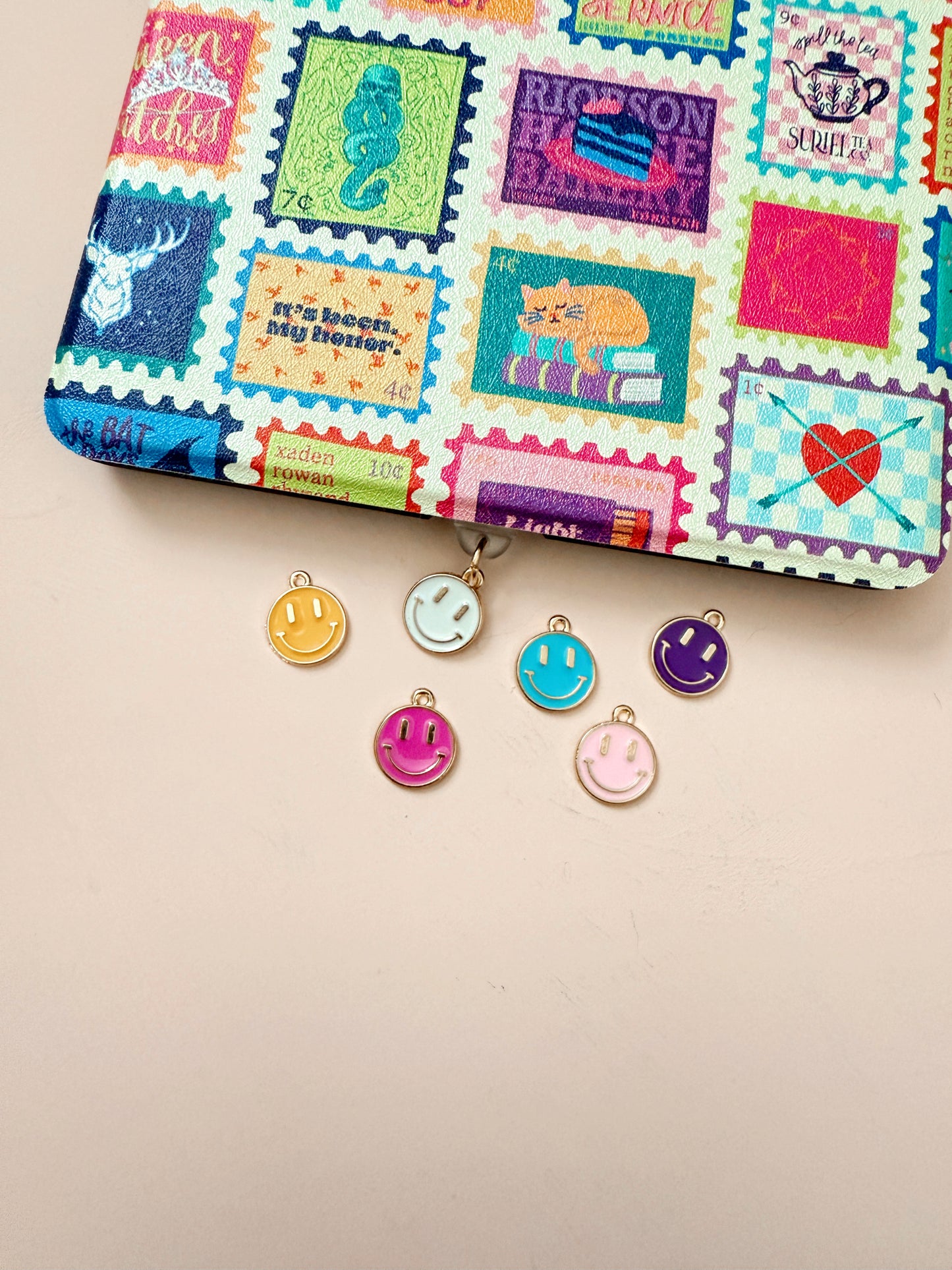Kindle Dust Plug Charm - USB-C Kindle Charm - Colorful Smile Faces