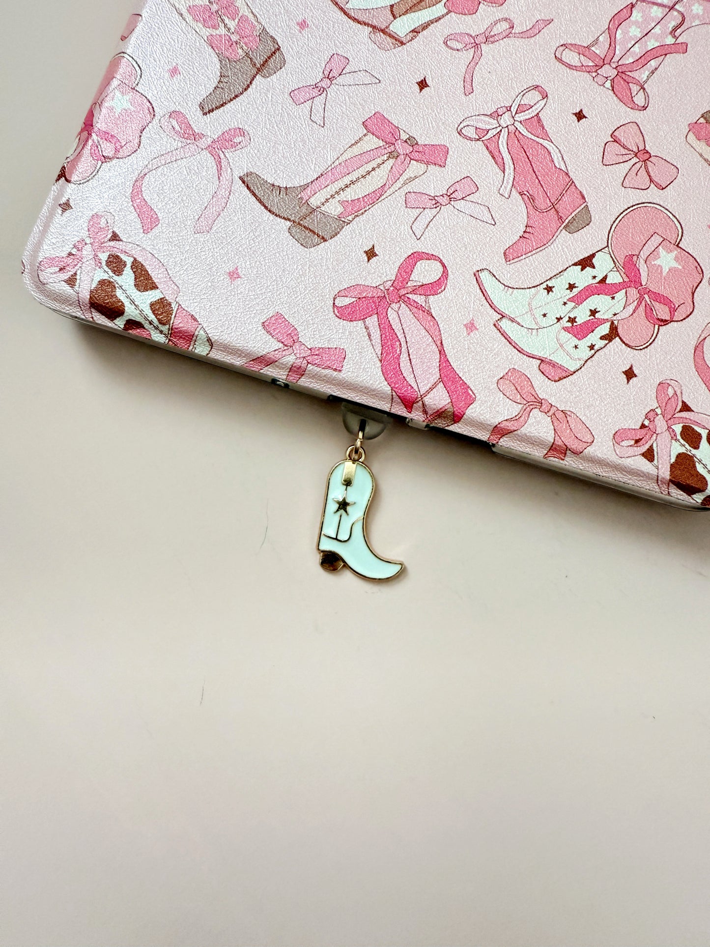Kindle Dust Plug Charm - USB-C Kindle Charm - White Gold Cowboy Boot