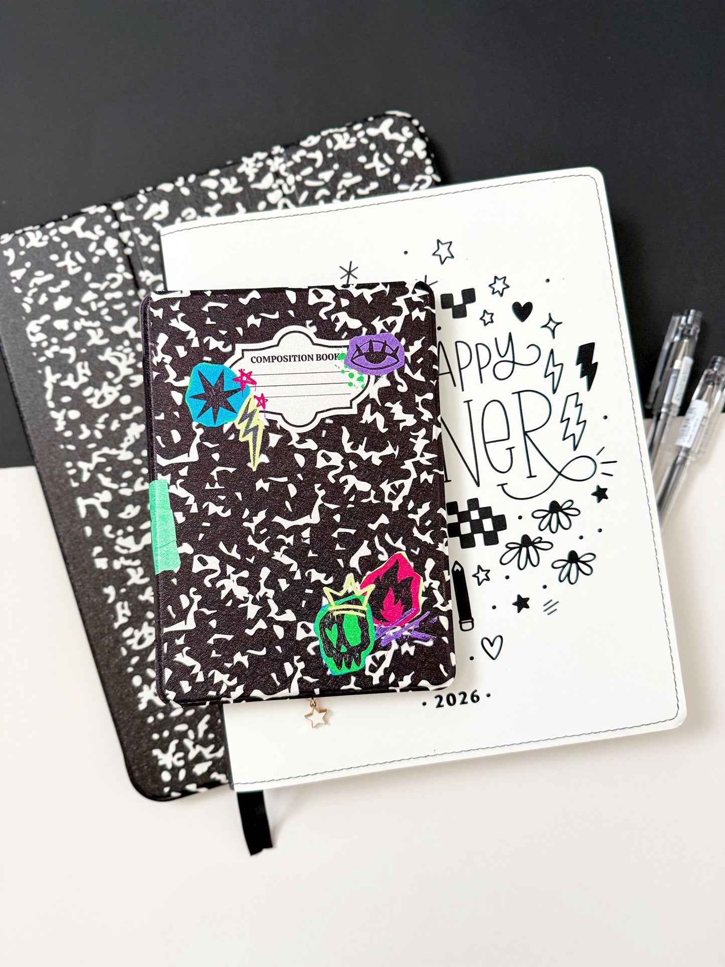 Étui Kindle The Best of Both avec dos transparent et sangle de protection - Classic Checkers - Kindle 6,8" Paperwhite