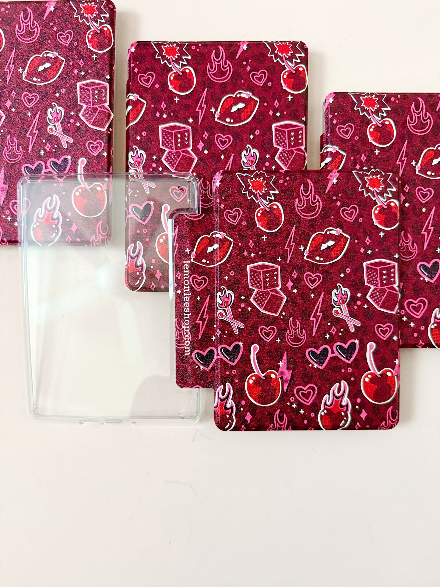 Étui Kindle The Best of Both avec dos transparent et sangle de protection - Classic Checkers - Kindle 6,8" Paperwhite