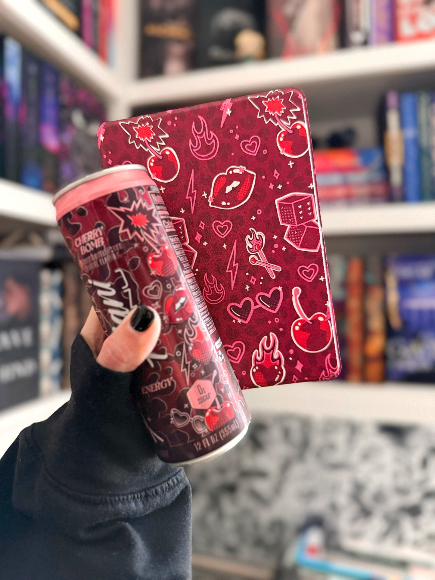 Étui Kindle The Best of Both avec dos transparent et sangle de protection - Classic Checkers - Kindle 6,8" Paperwhite