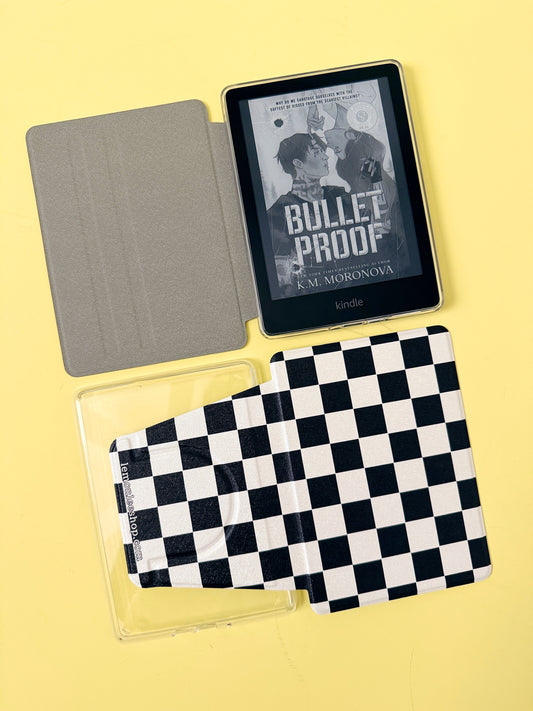 Étui Kindle The Best of Both avec dos transparent et sangle de protection - Classic Checkers - Kindle 6,8" Paperwhite